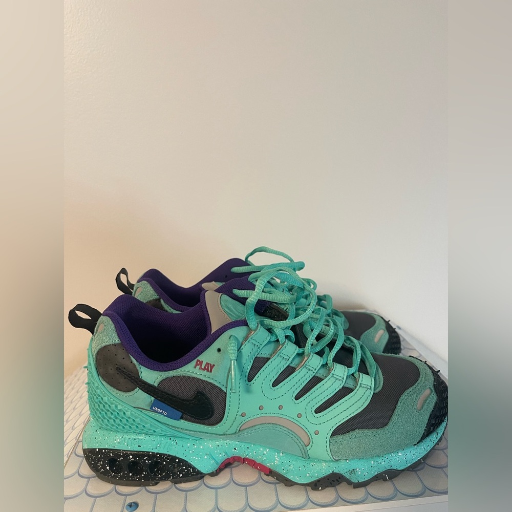 Men’s Nike size 9 Air Terra Humara layers Light Menta